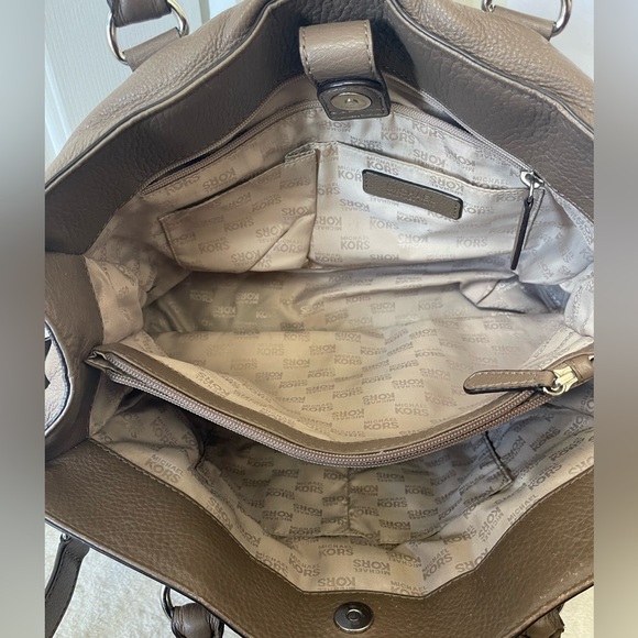 Michael Kors Hamilton Bag EUC - Picture 5 of 10